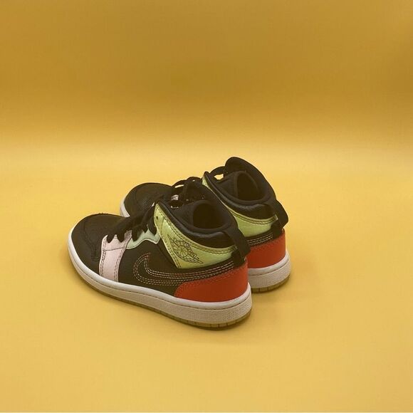 Jordan 1 Mid GS 'Glow in the Dark' - Picture 3 of 4